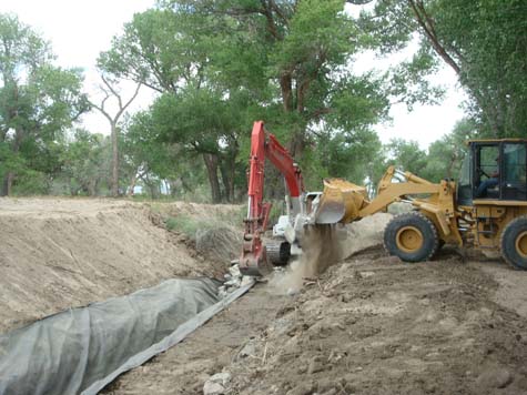Loader Dumping Toerock 